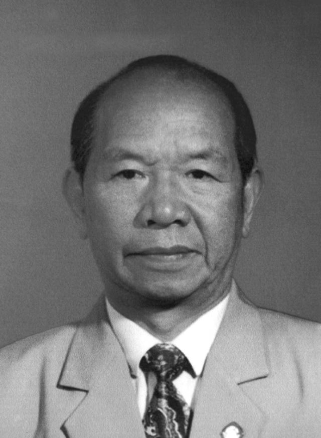 姓名:文干 1981.10-1983.10学院副院长(主持工作) 1983.10-1990.12学院院长 姓名:文干 1981.10-1983.10学院副院长(主持工作) 1983.10-1990.12学院院长